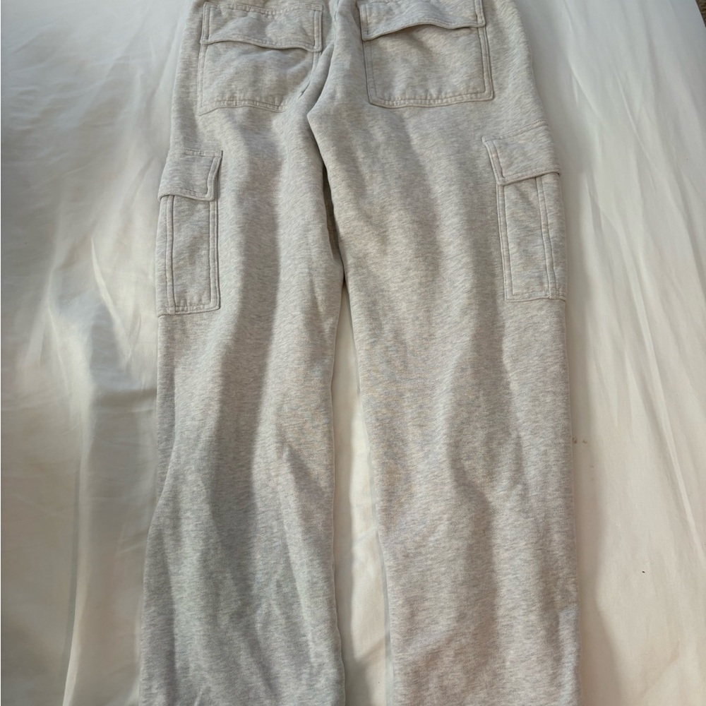 Aritzia Light Gray Cargo Sweatpants - Picture 2 of 2